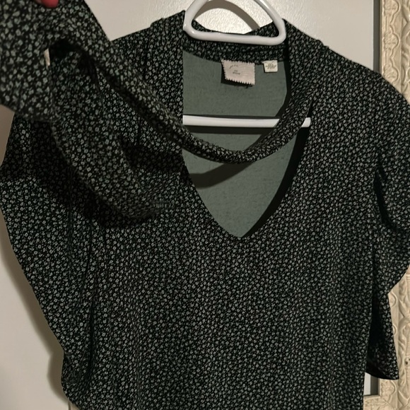 Anthropologie Green Blouse with Black Accents - Picture 4 of 9